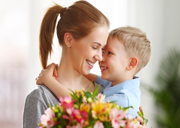 Specialty Balloon Printers Give Her Flowers